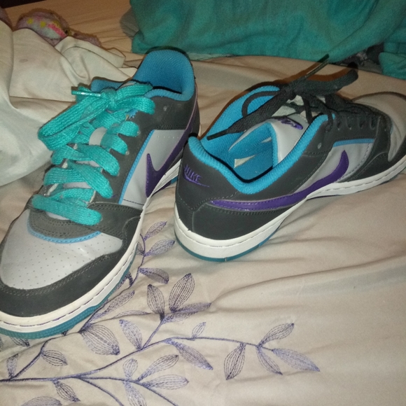 Nike - Picture 2 of 3